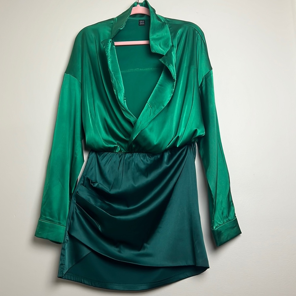 Large Satin deep neck with collar mini dress